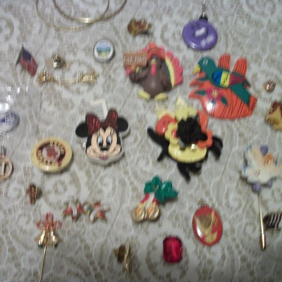 VINTAGE RETRO JEWELRY PINS BUNDLE 24 - Picture 5 of 6
